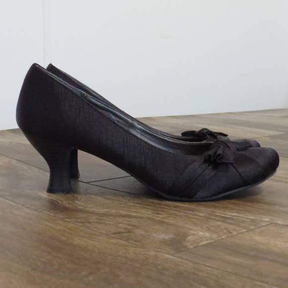 SO Shoes - SO Black Satin Kitten Heels w/bow Sz 8.5 M